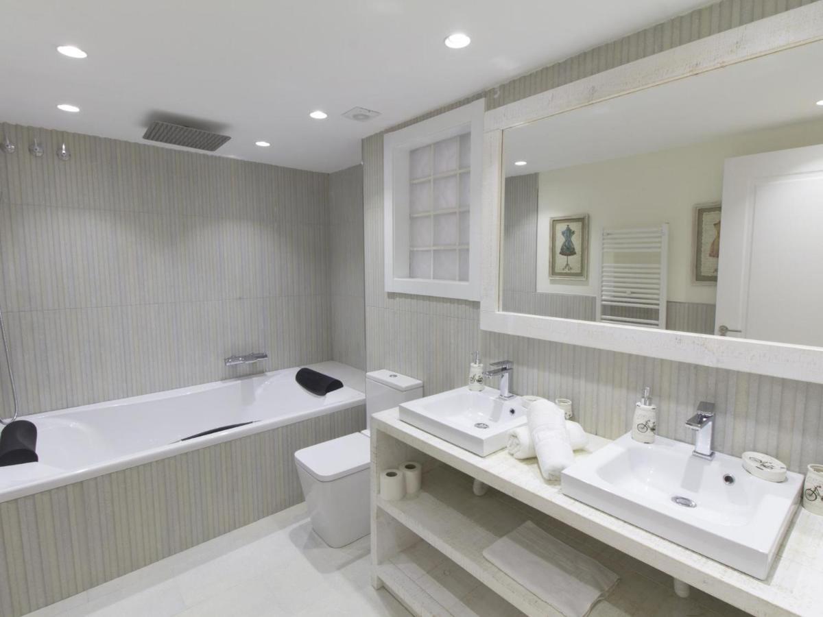 Sitges Spaces Mediterranean Apartments 5 Bedrooms, 4 Bathrooms, 75M2 Terrace, Centre Sitges- Sleeps 11 Exteriér fotografie